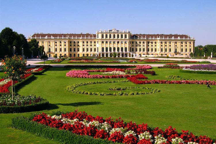 vienna travel guide-Schoenbrunn Palace