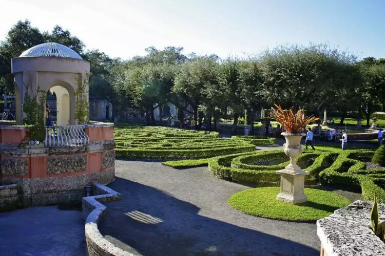 Visit the Vizcaya 4